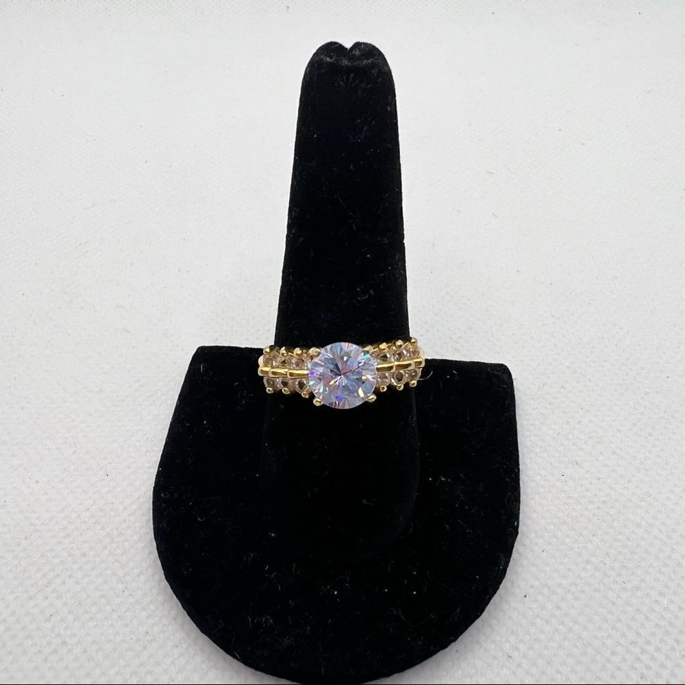 Vintage purple round jewel DAC ring on gold tone band with rhinestones - 9.75